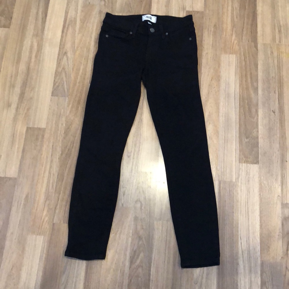 Paige solid black